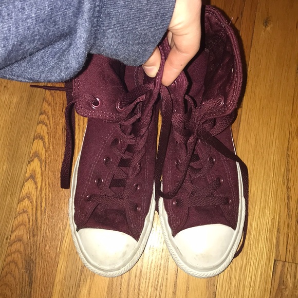 Maroon converse - Picture 2 of 3